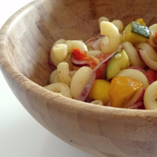 Bunter Sommer-Nudel­salat