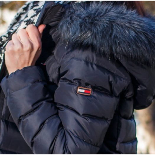 Win­terlook – Hil­figer Denim Daunenjacke