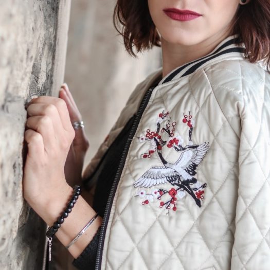 #Out­fit² – Vero Moda Bom­ber­jacke in beige mit Stickerei