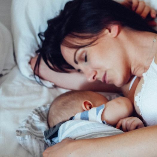 #MOTHER­AND­BABY – Stillen? Gar nicht mal so leicht… Unser Weg zu einer har­mo­ni­schen Stillbeziehung.