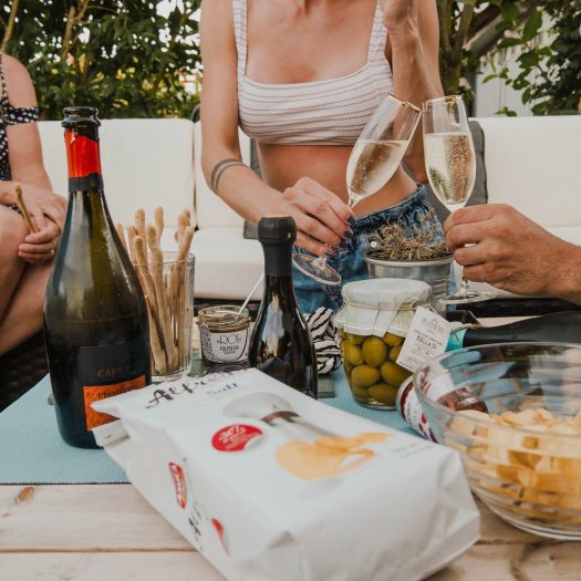 DOC Pro­secco &&nbsp;ita­lie­ni­sche Fein­kost – ein Som­mer­abend mit der Familie